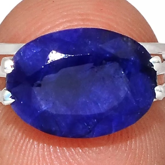 Genuine sapphire stylings of a ring size 8 - Picture 2 of 2